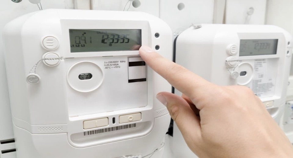 O consumo de eletricidade aumentou 3,5% em Portugal. Descobre o que isso significa para a tua fatura da luz e como evitar pagar mais.